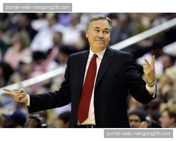 教练埃里克-尼克西克接受采访,谈如何为不同选手定制战术